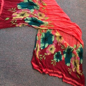 Medium sized coral/pink scarf